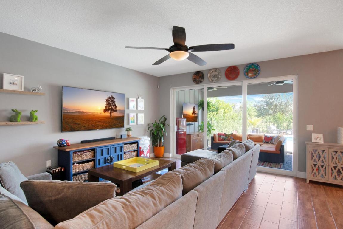 864 Sterling Pine Place, Loxahatchee