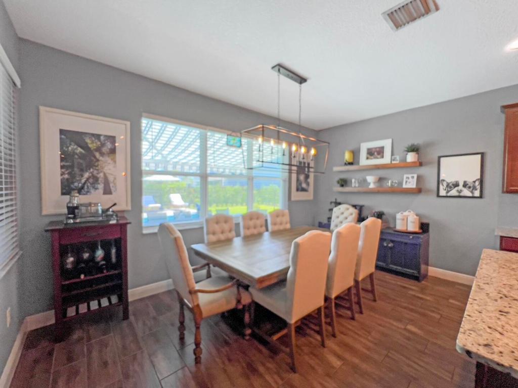 864 Sterling Pine Place, Loxahatchee