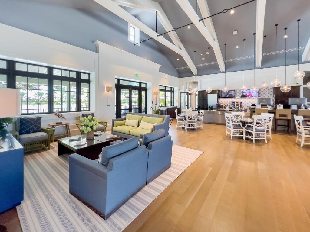 864 Sterling Pine Place, Loxahatchee