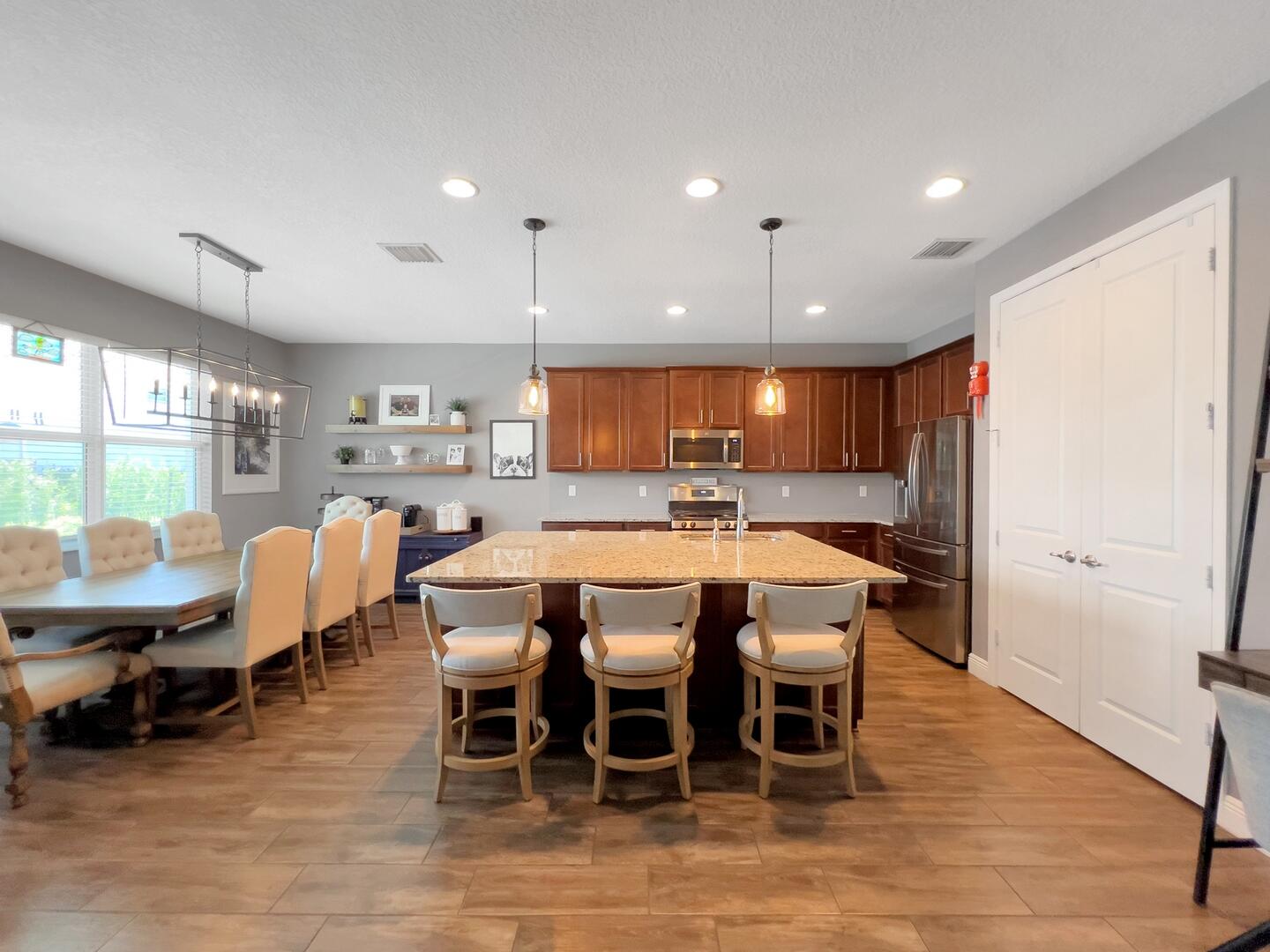 864 Sterling Pine Place, Loxahatchee