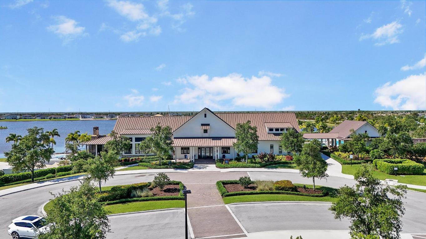 864 Sterling Pine Place, Loxahatchee