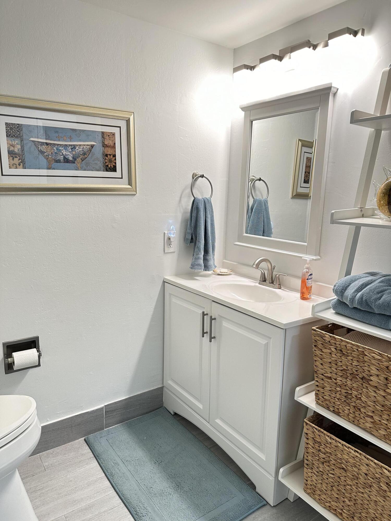 9302 Vista Del Lago A