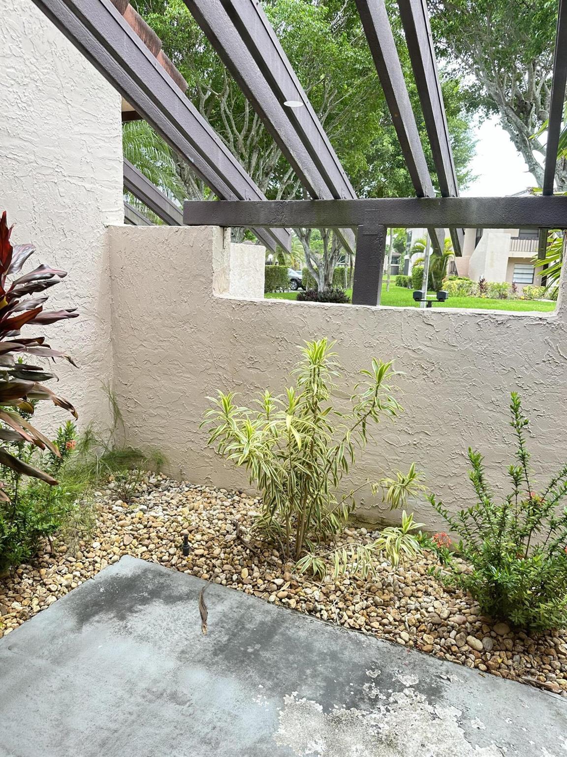 9302 Vista Del Lago A