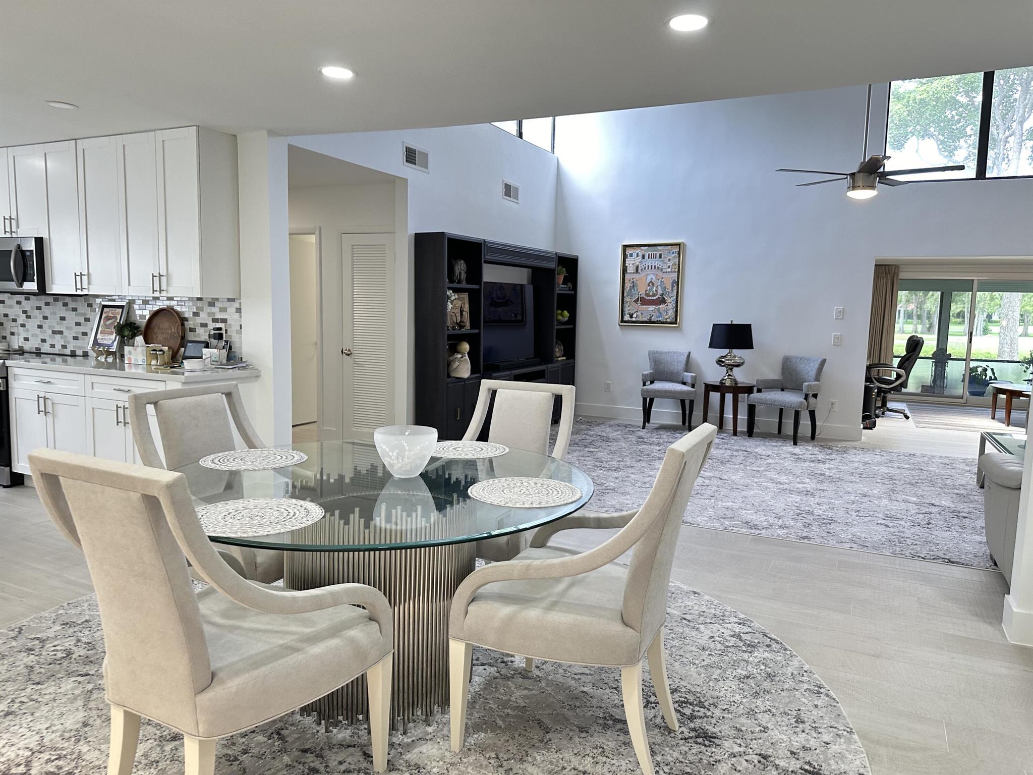 9302 Vista Del Lago A