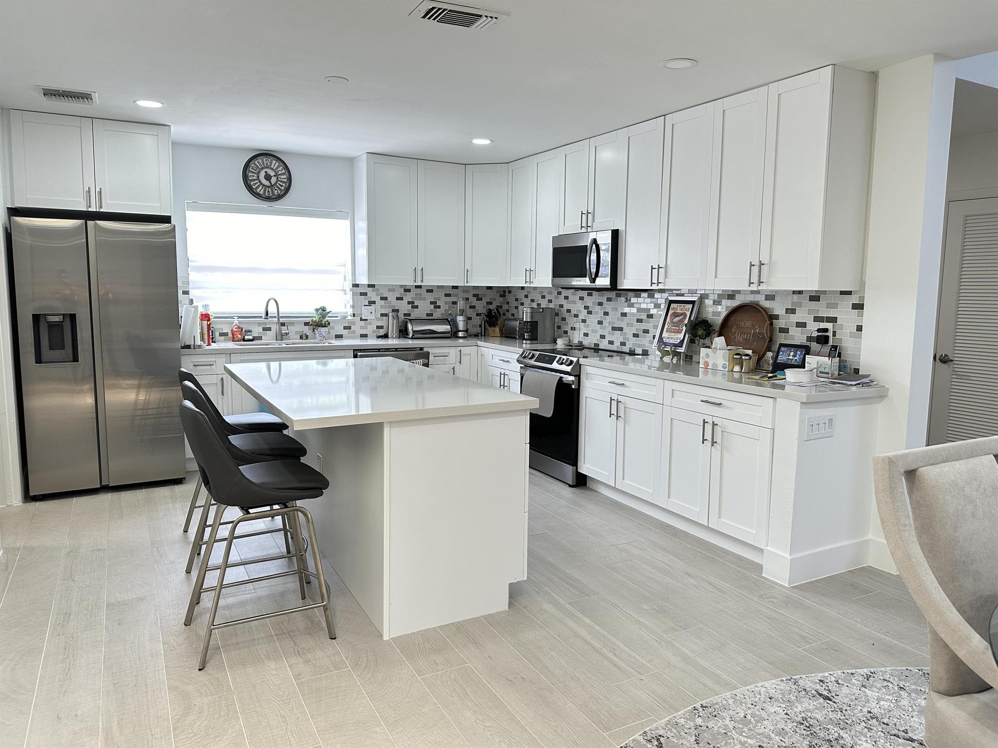 9302 Vista Del Lago A