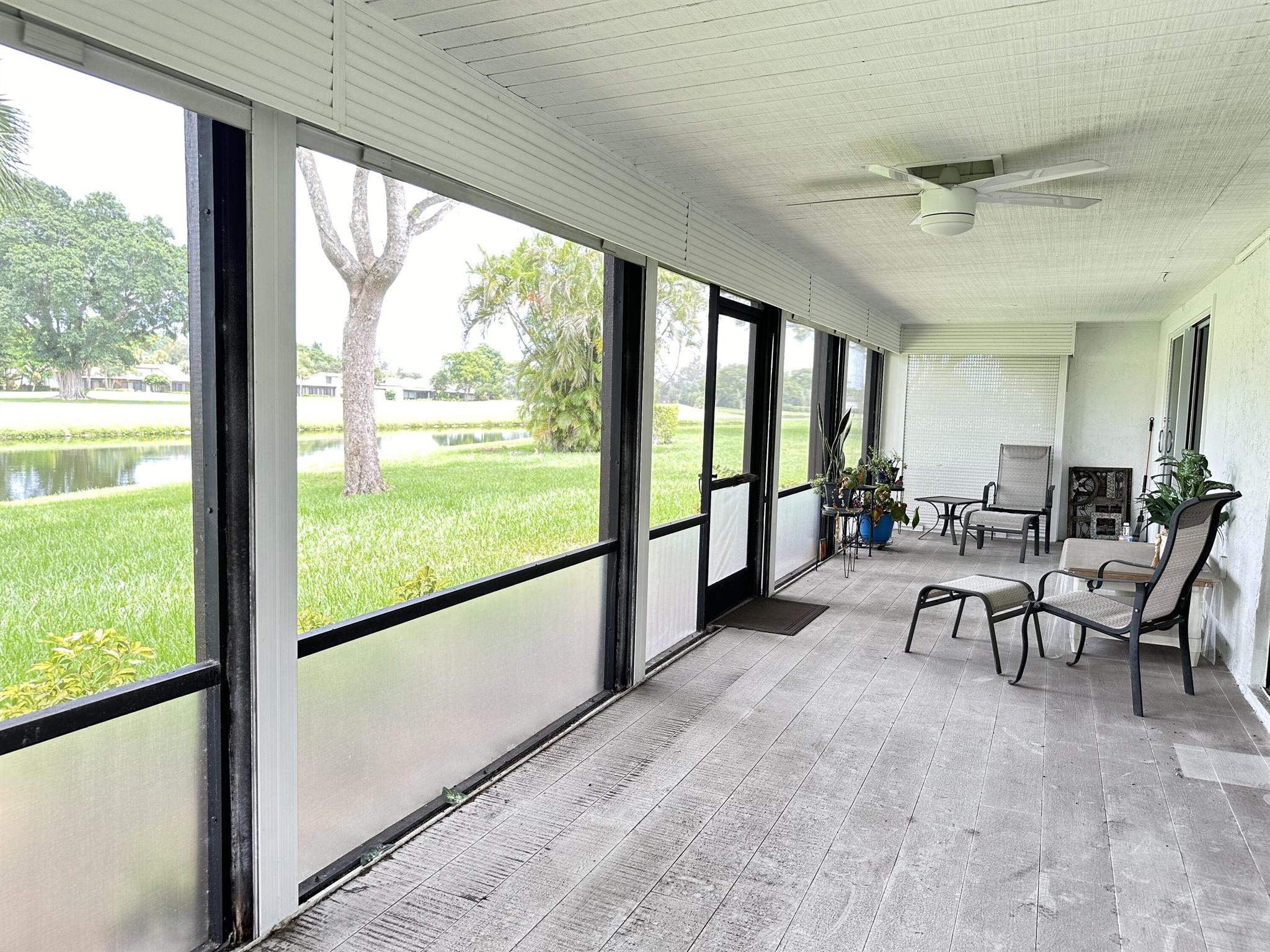 9302 Vista Del Lago A