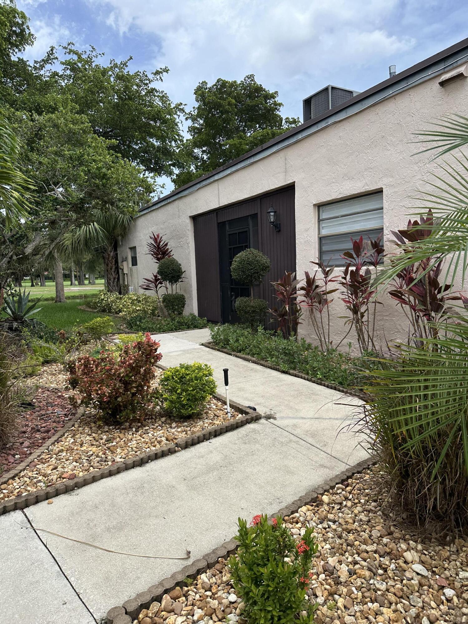 9302 Vista Del Lago A