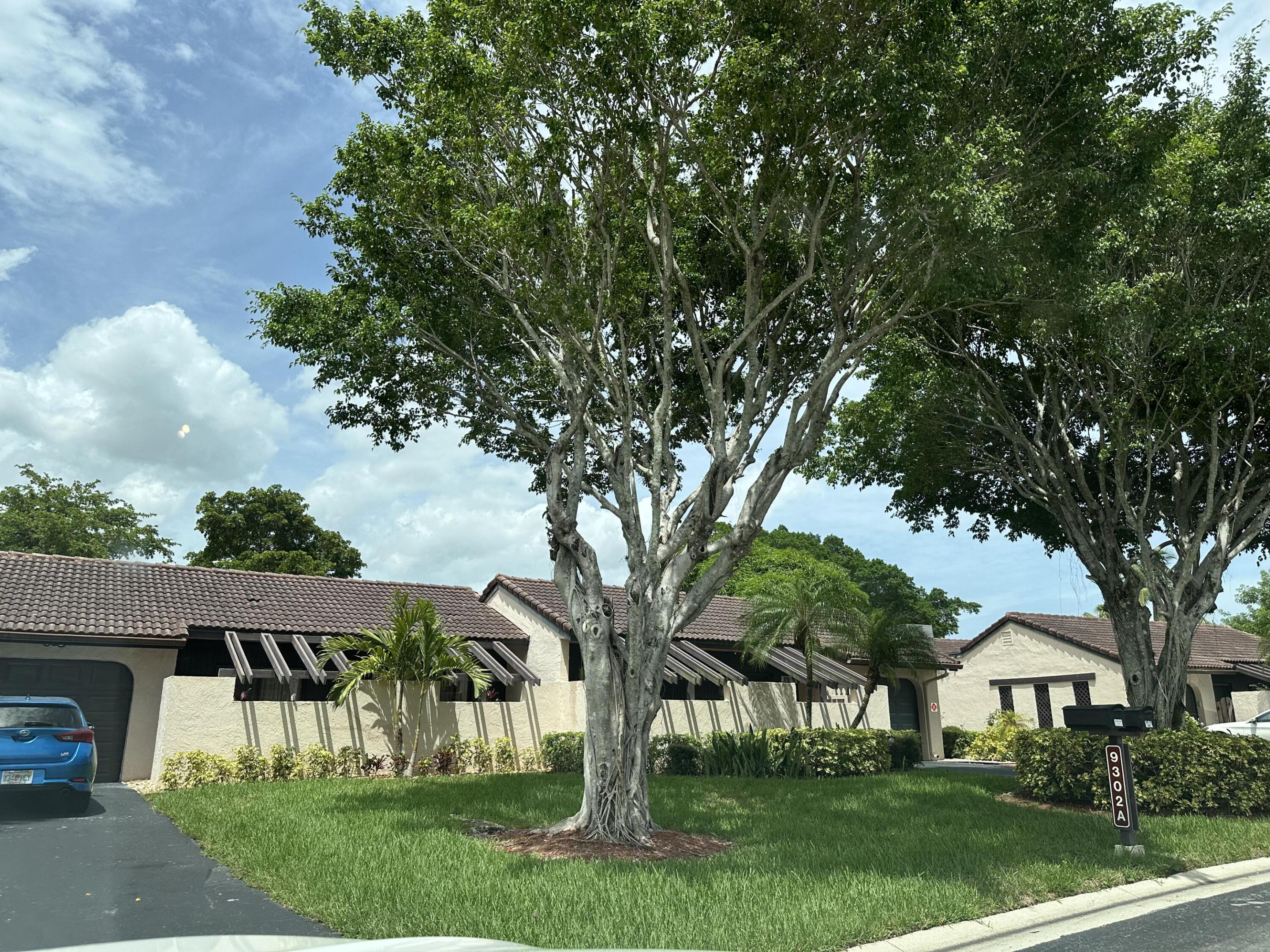 9302 Vista Del Lago A