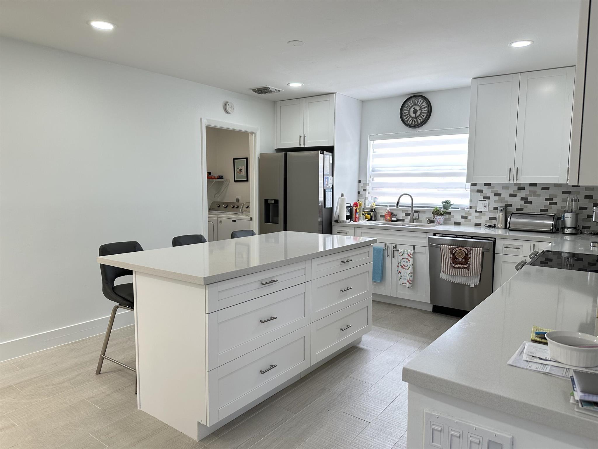 9302 Vista Del Lago A