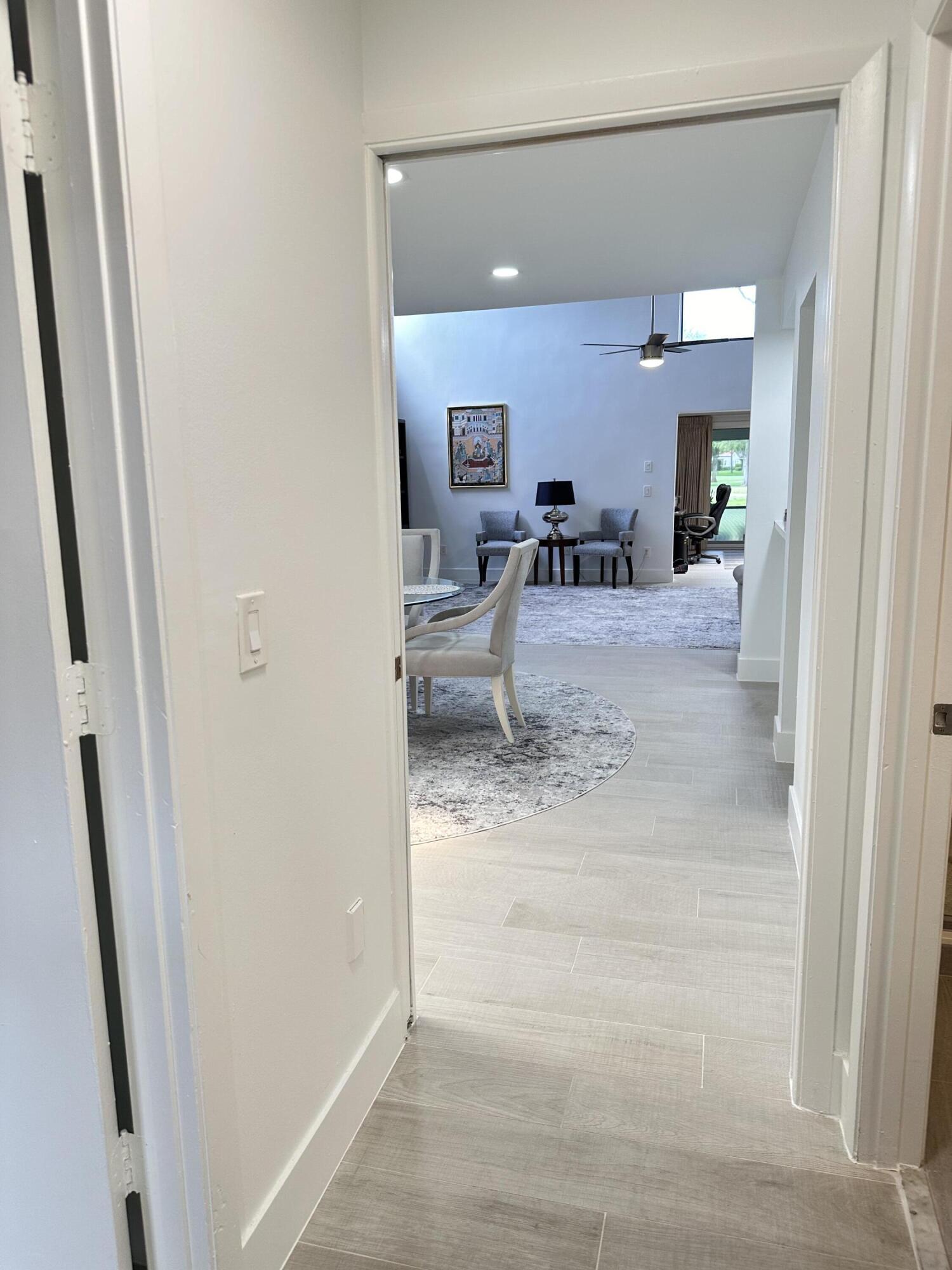 9302 Vista Del Lago A