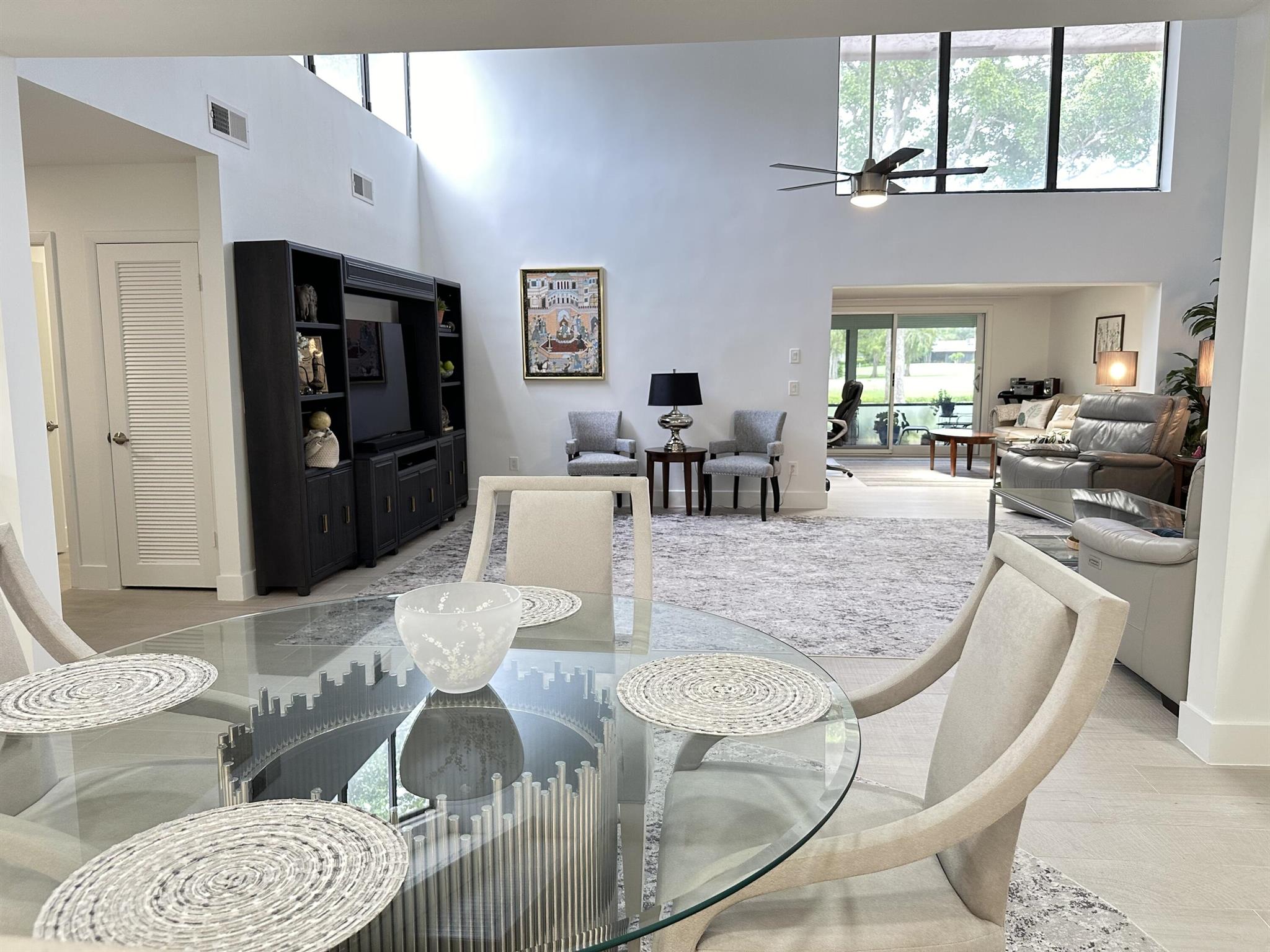 9302 Vista Del Lago A