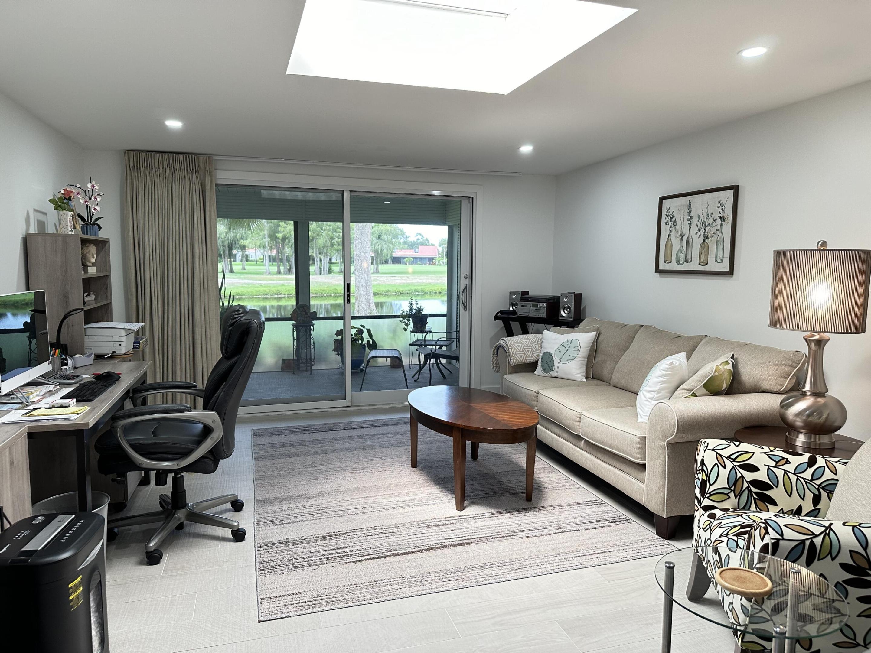 9302 Vista Del Lago A