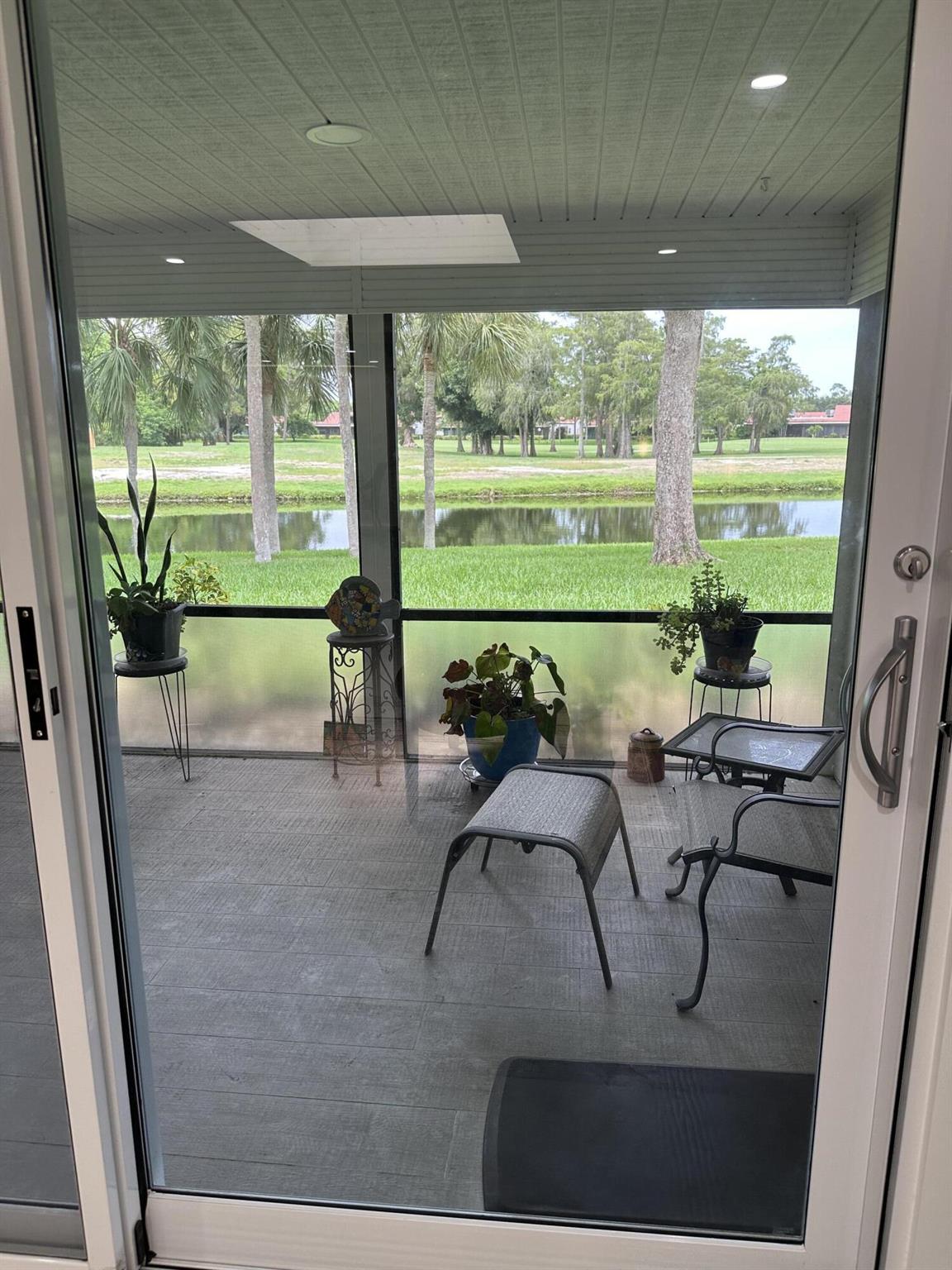 9302 Vista Del Lago A