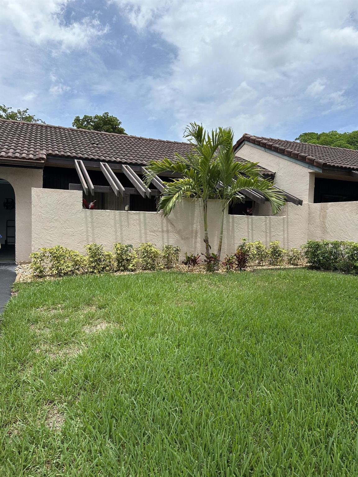 9302 Vista Del Lago A