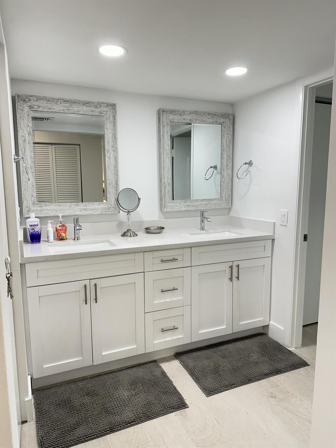 9302 Vista Del Lago A