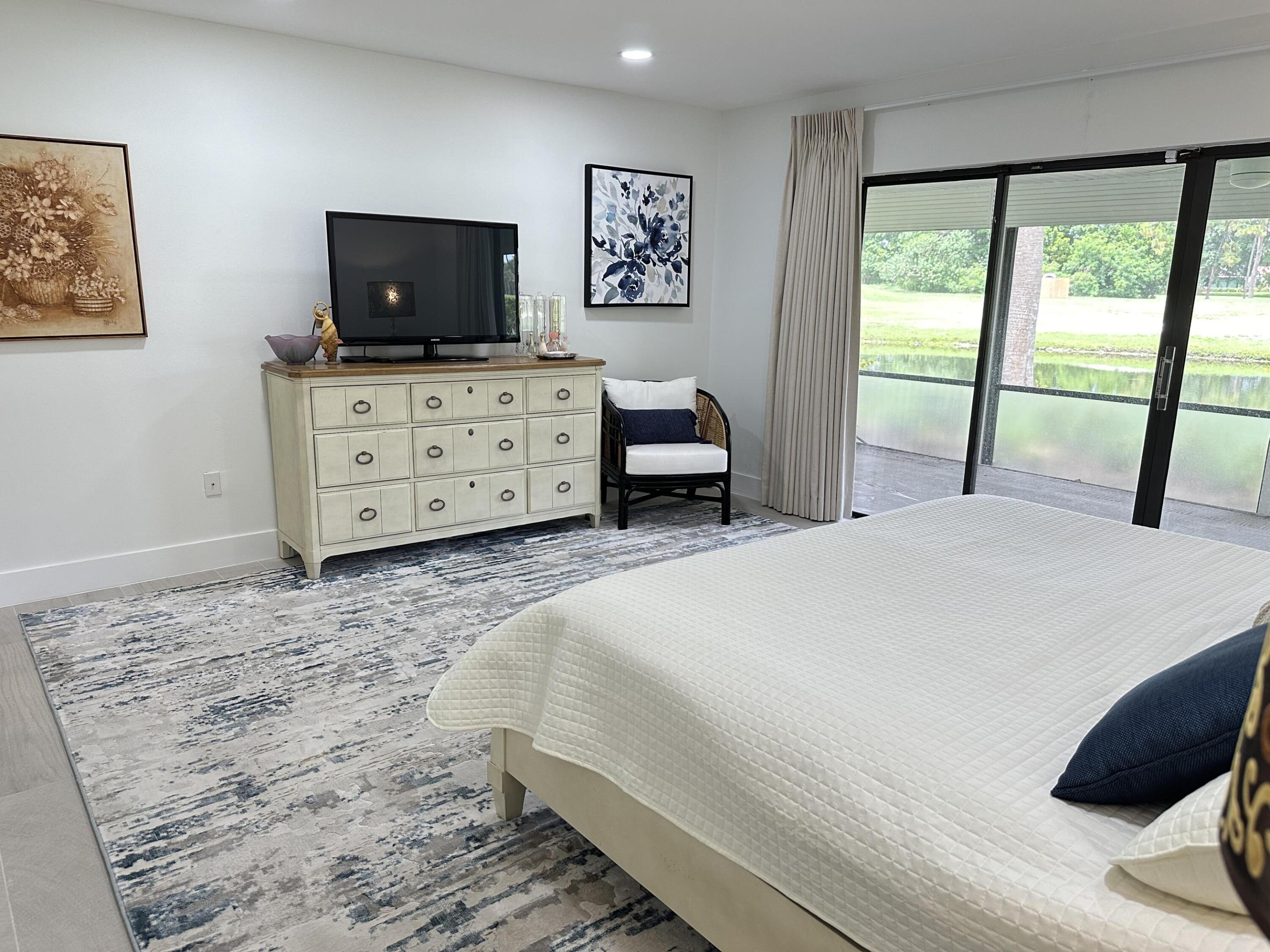 9302 Vista Del Lago A