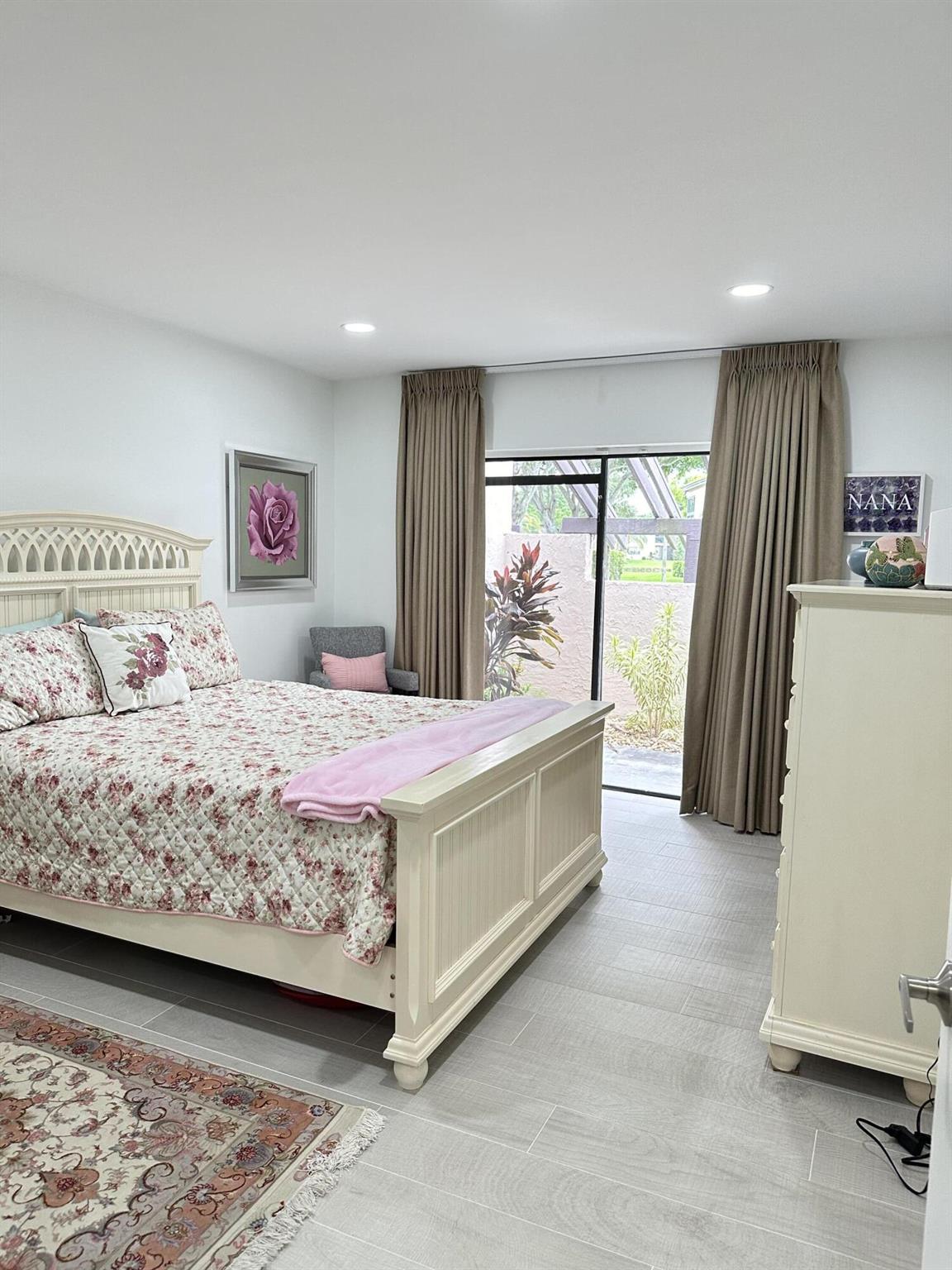 9302 Vista Del Lago A