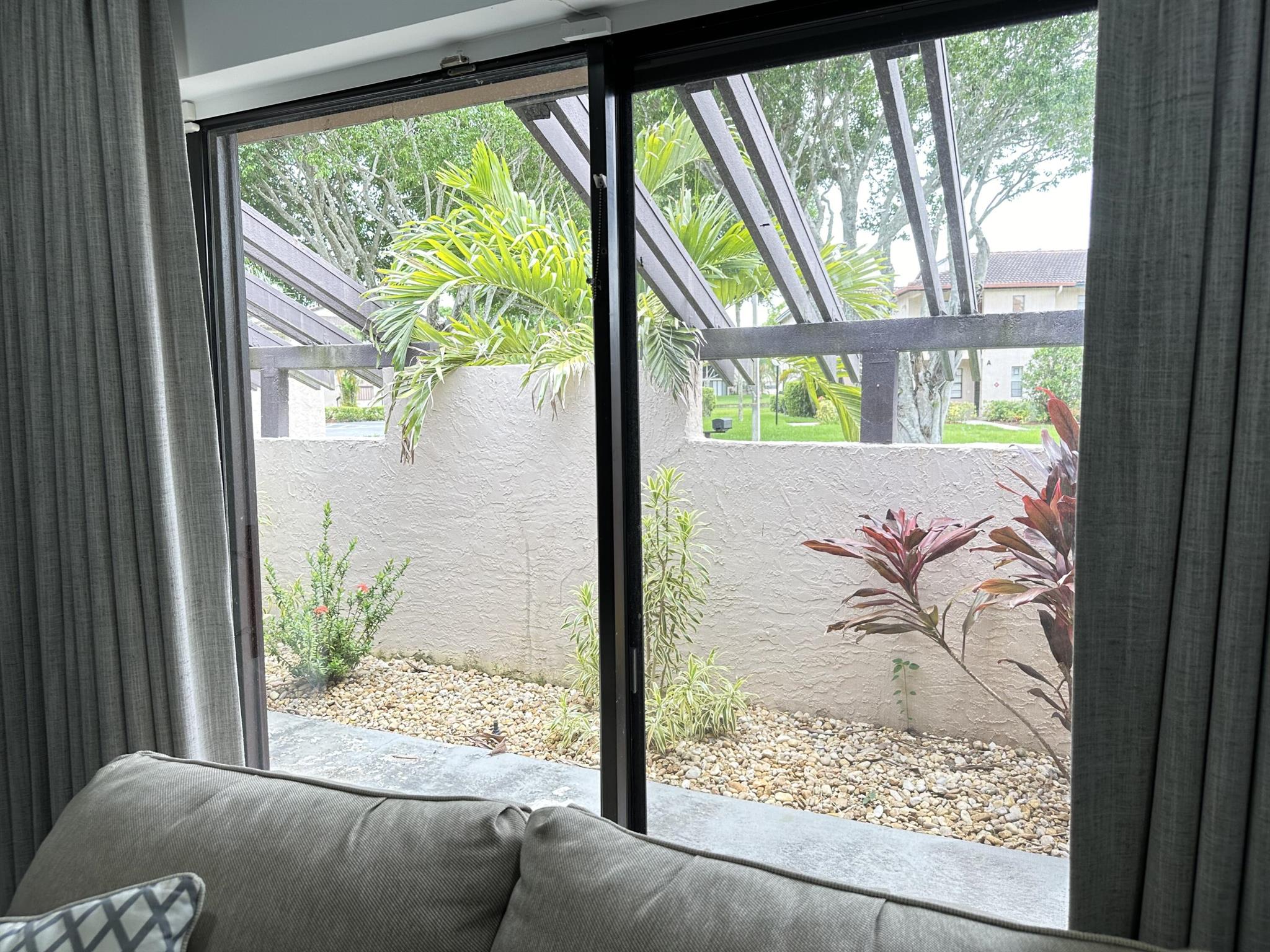 9302 Vista Del Lago A