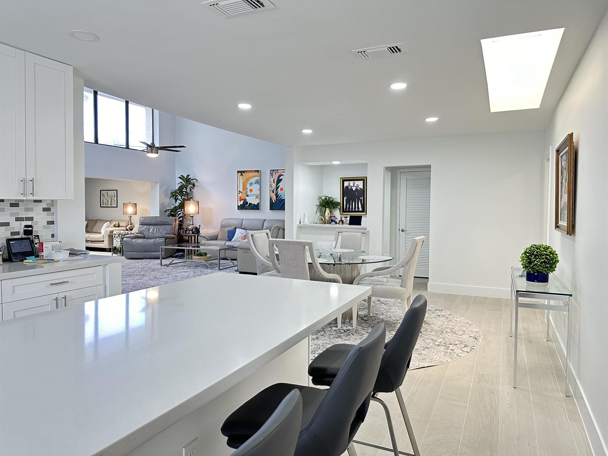 9302 Vista Del Lago A