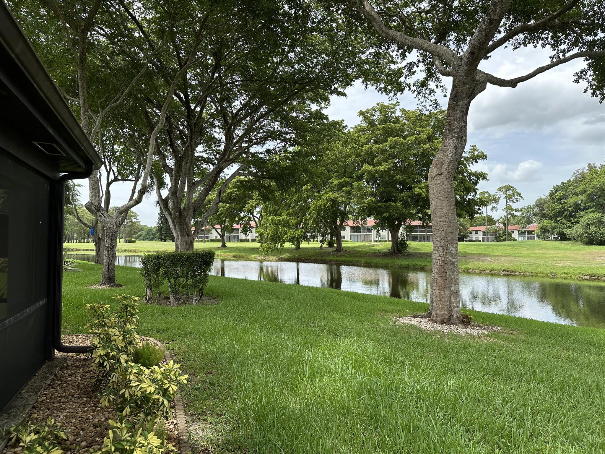 9302 Vista Del Lago A