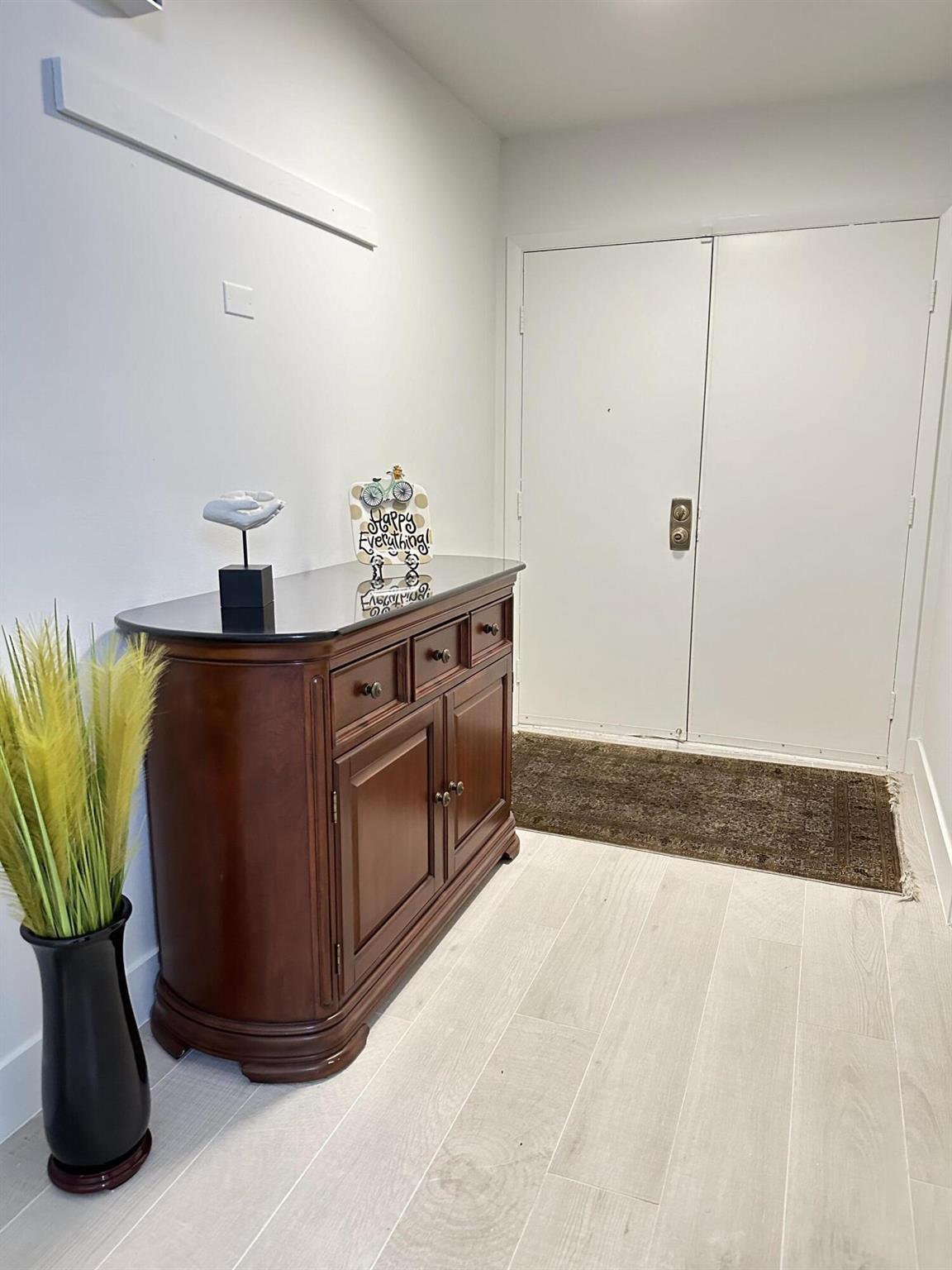 9302 Vista Del Lago A