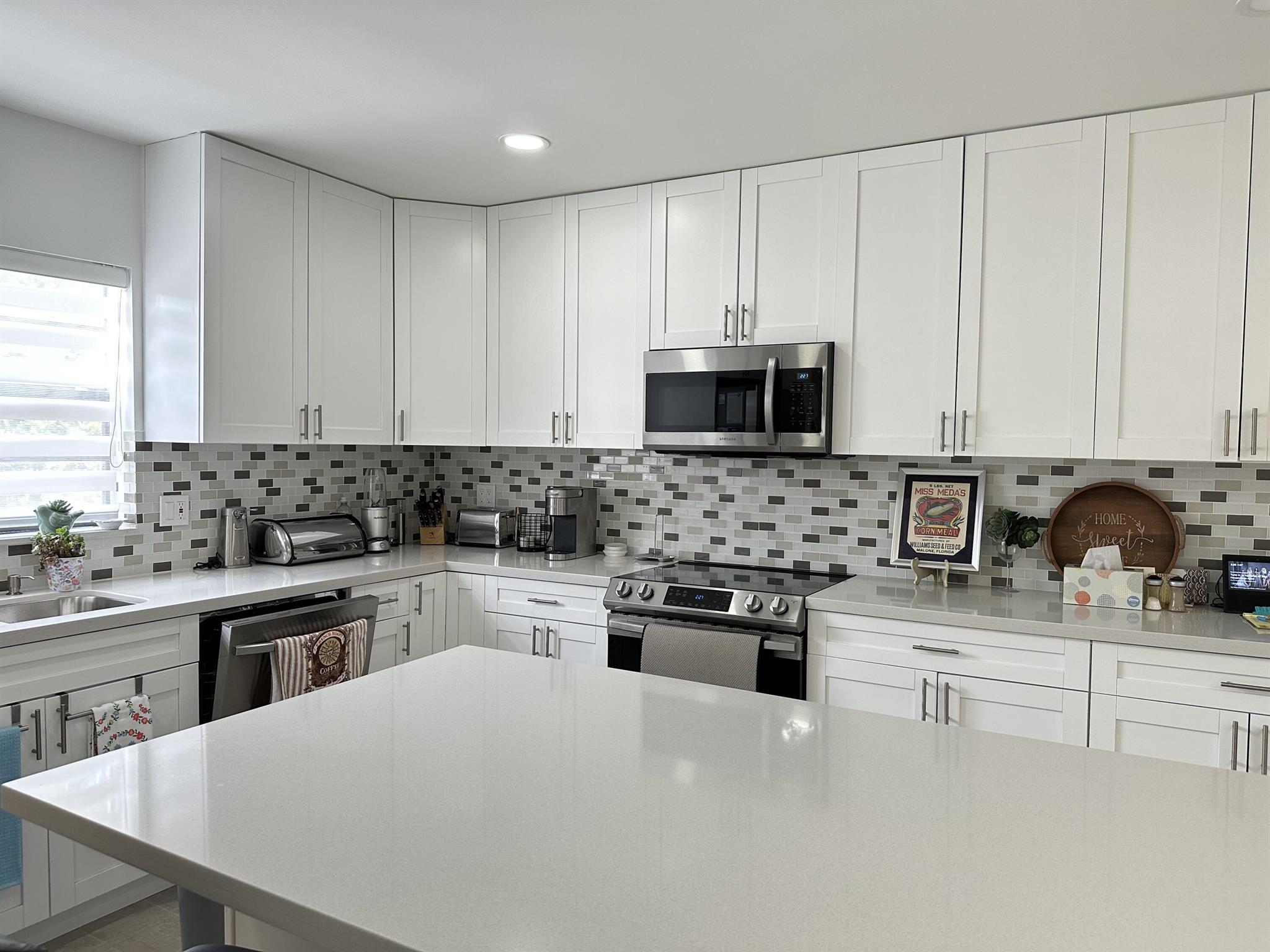 9302 Vista Del Lago A