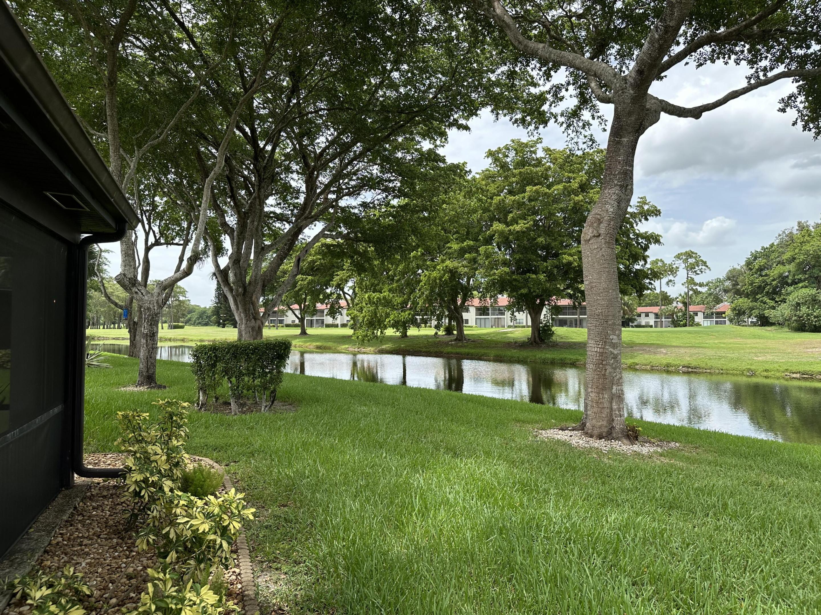 9302 Vista Del Lago A