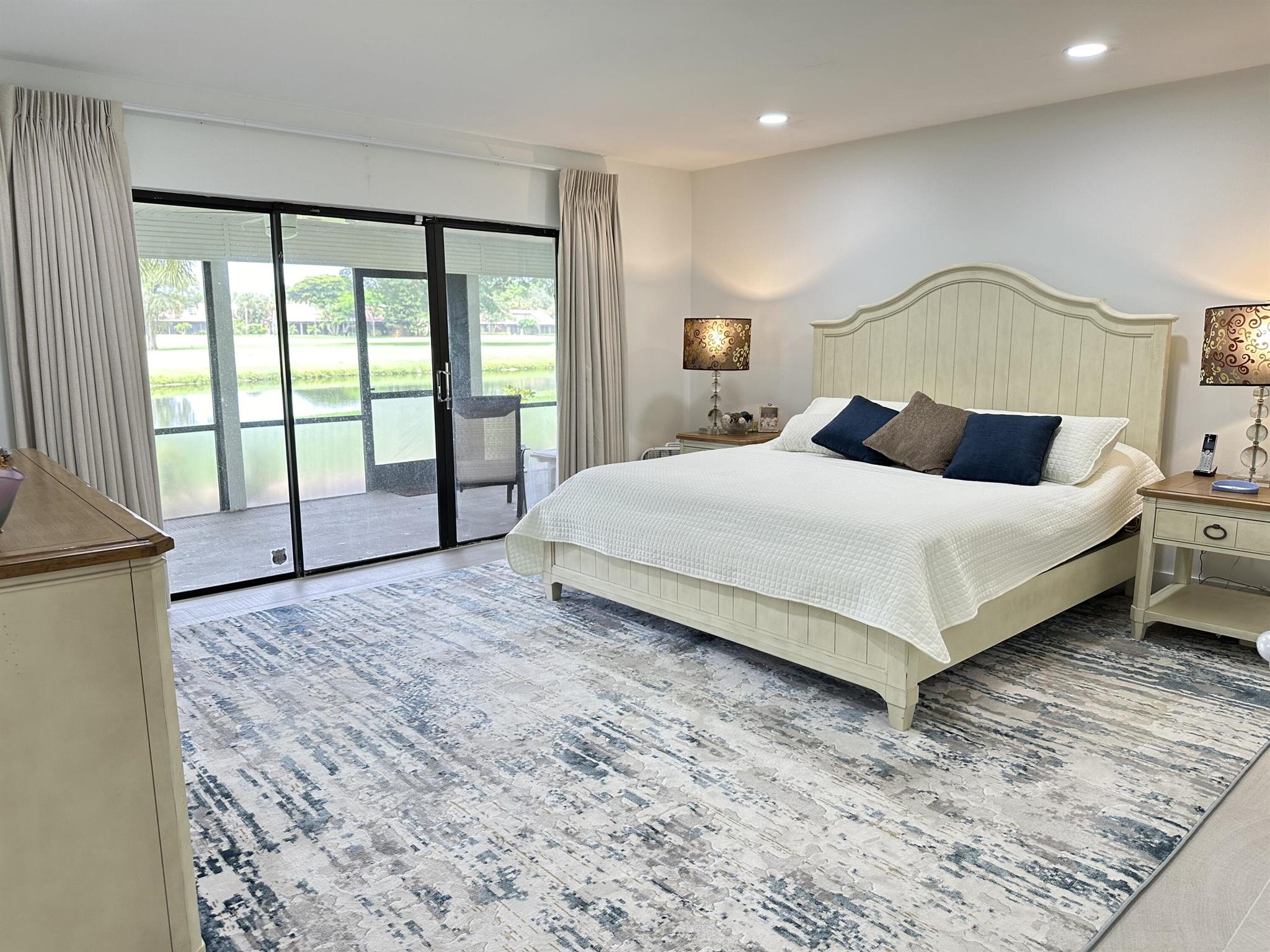 9302 Vista Del Lago A