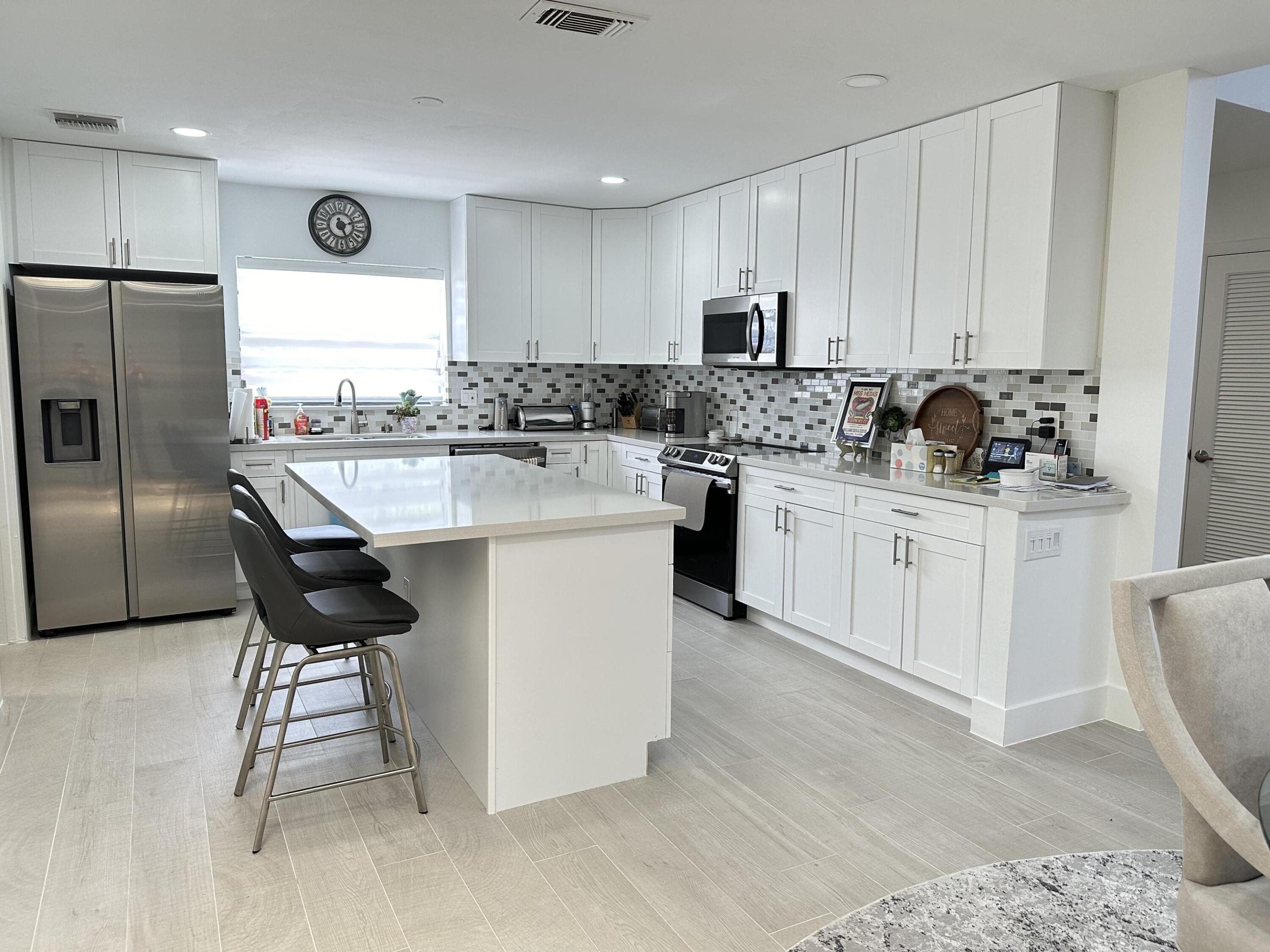 9302 Vista Del Lago A