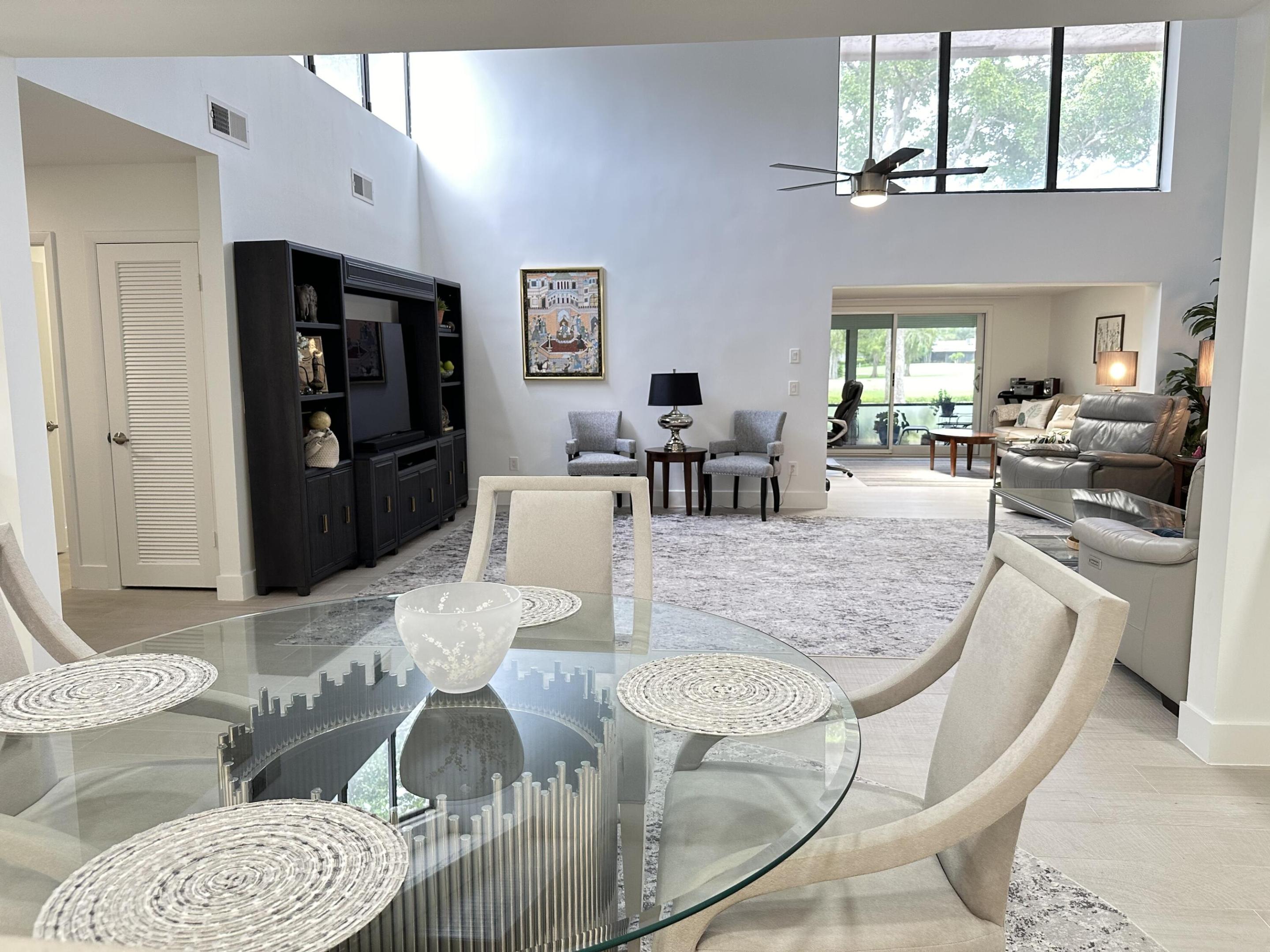 9302 Vista Del Lago A