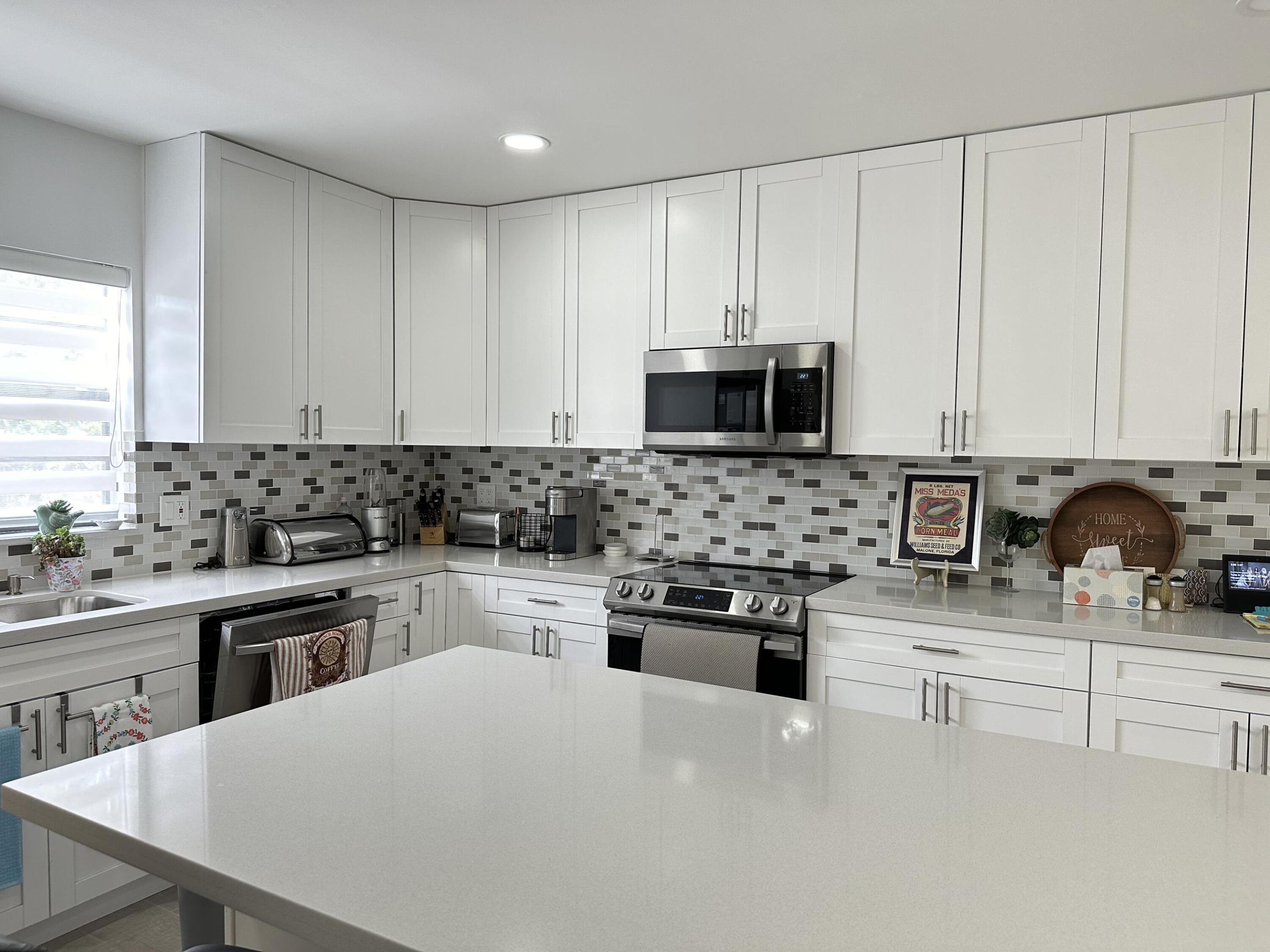 9302 Vista Del Lago A