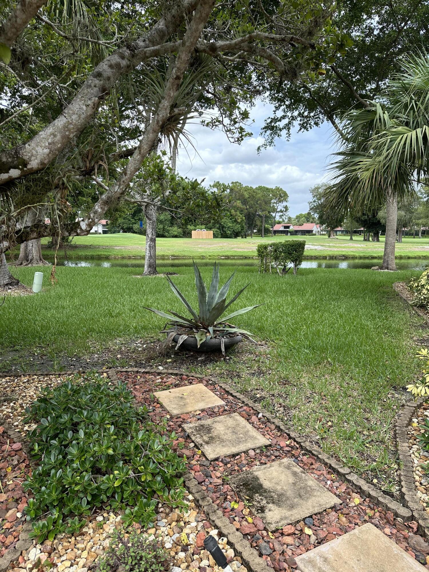 9302 Vista Del Lago A