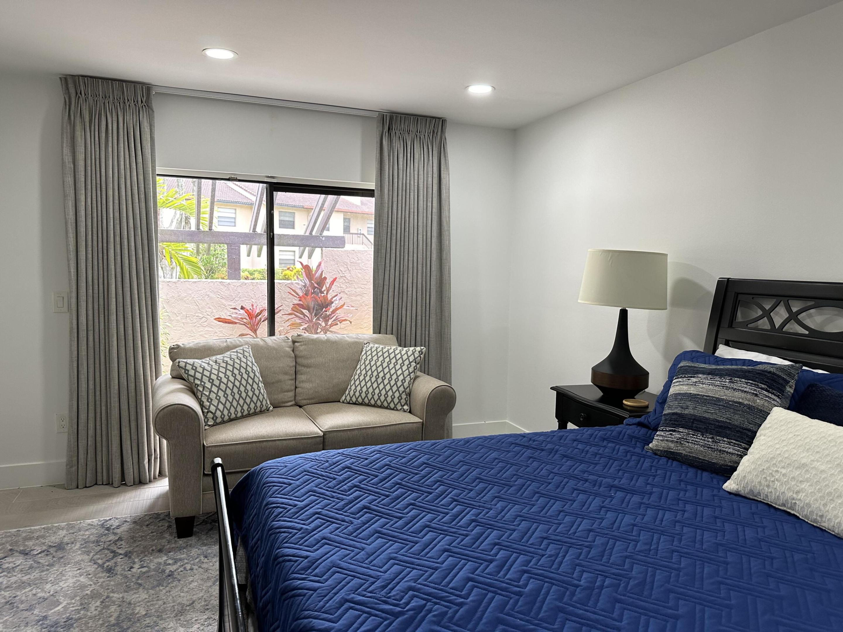 9302 Vista Del Lago A