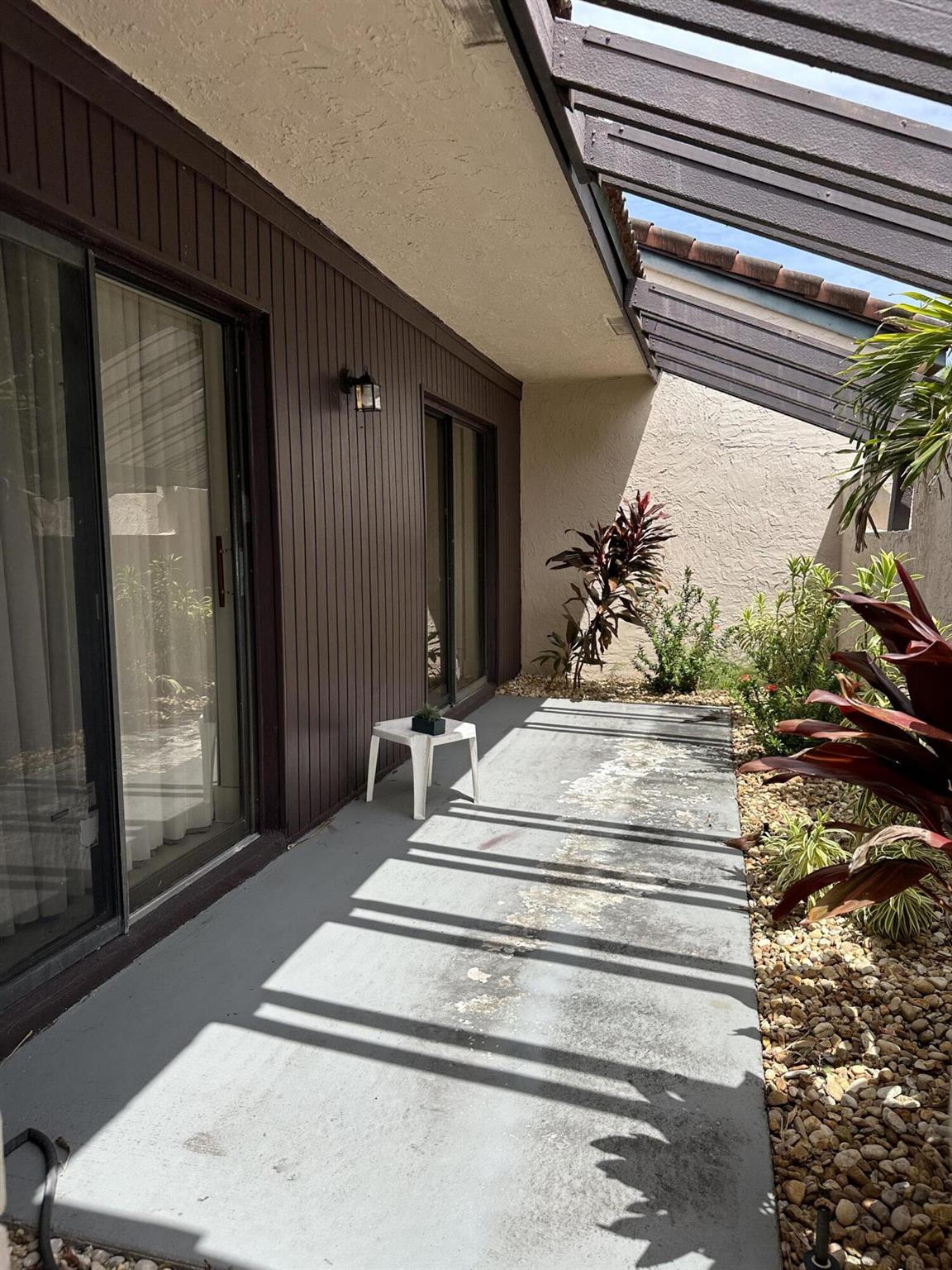 9302 Vista Del Lago A