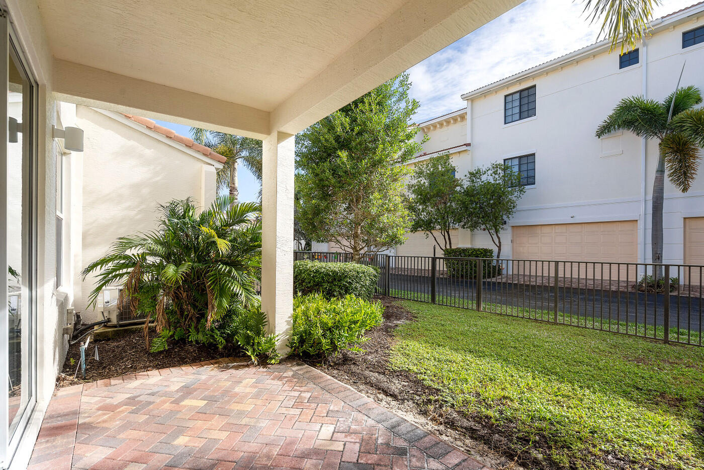 4872 NW 16th Terrace