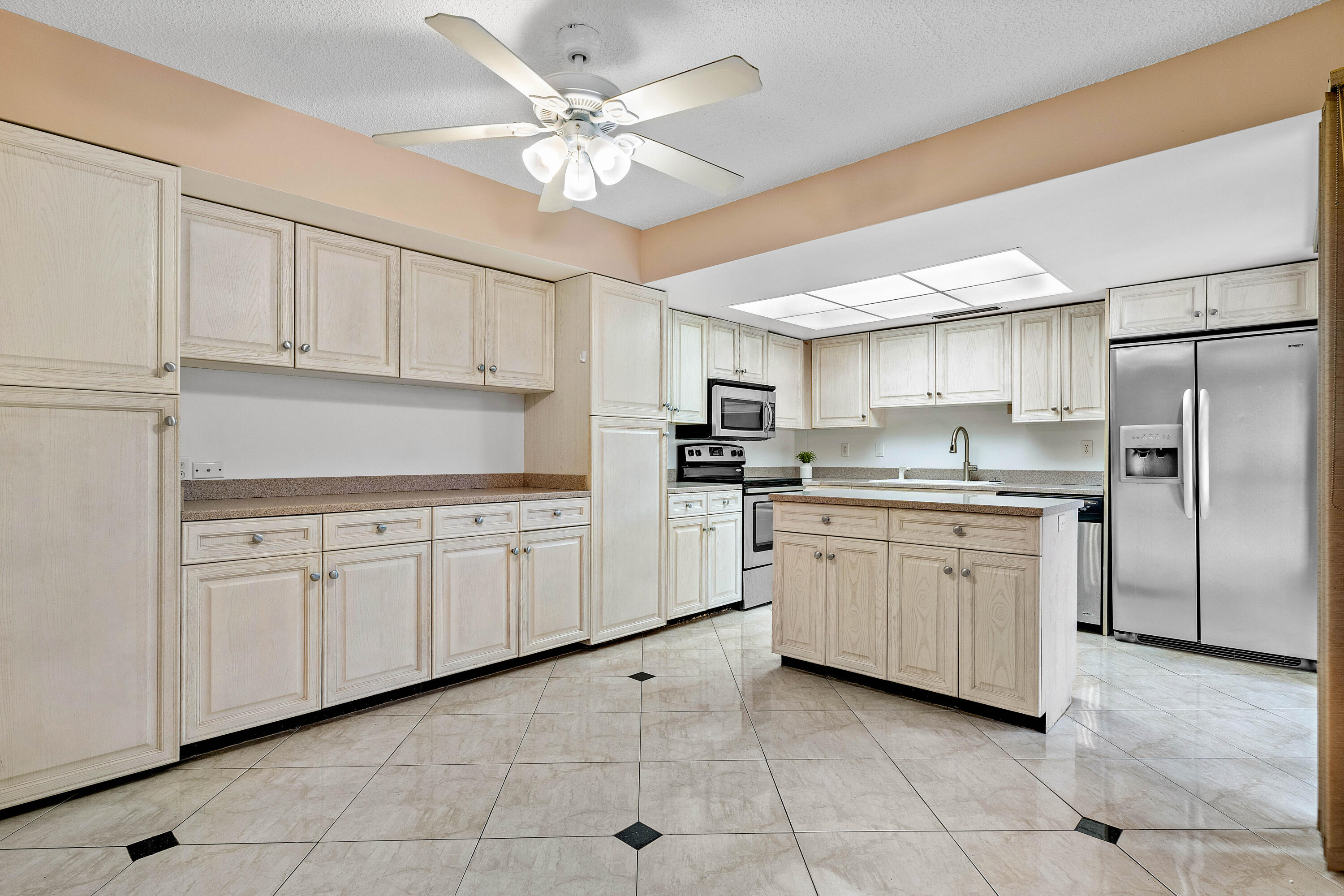 4 Atrium Circle A, Atlantis Unit: A