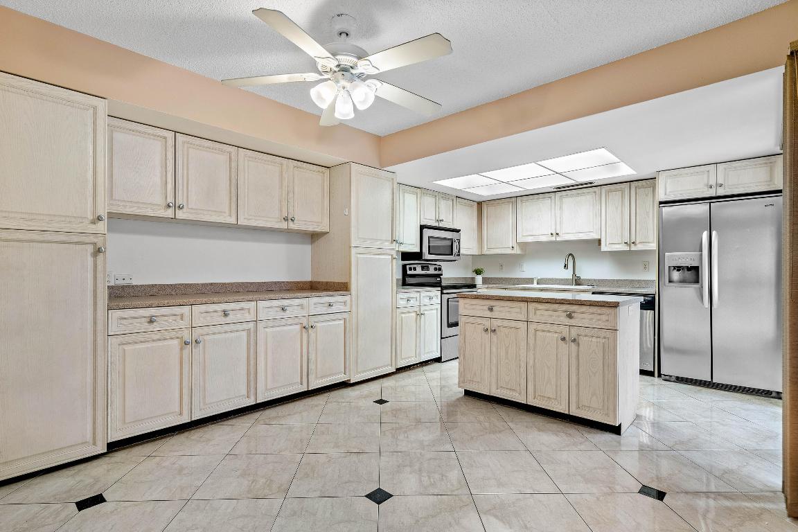 4 Atrium Circle A, Atlantis Unit: A