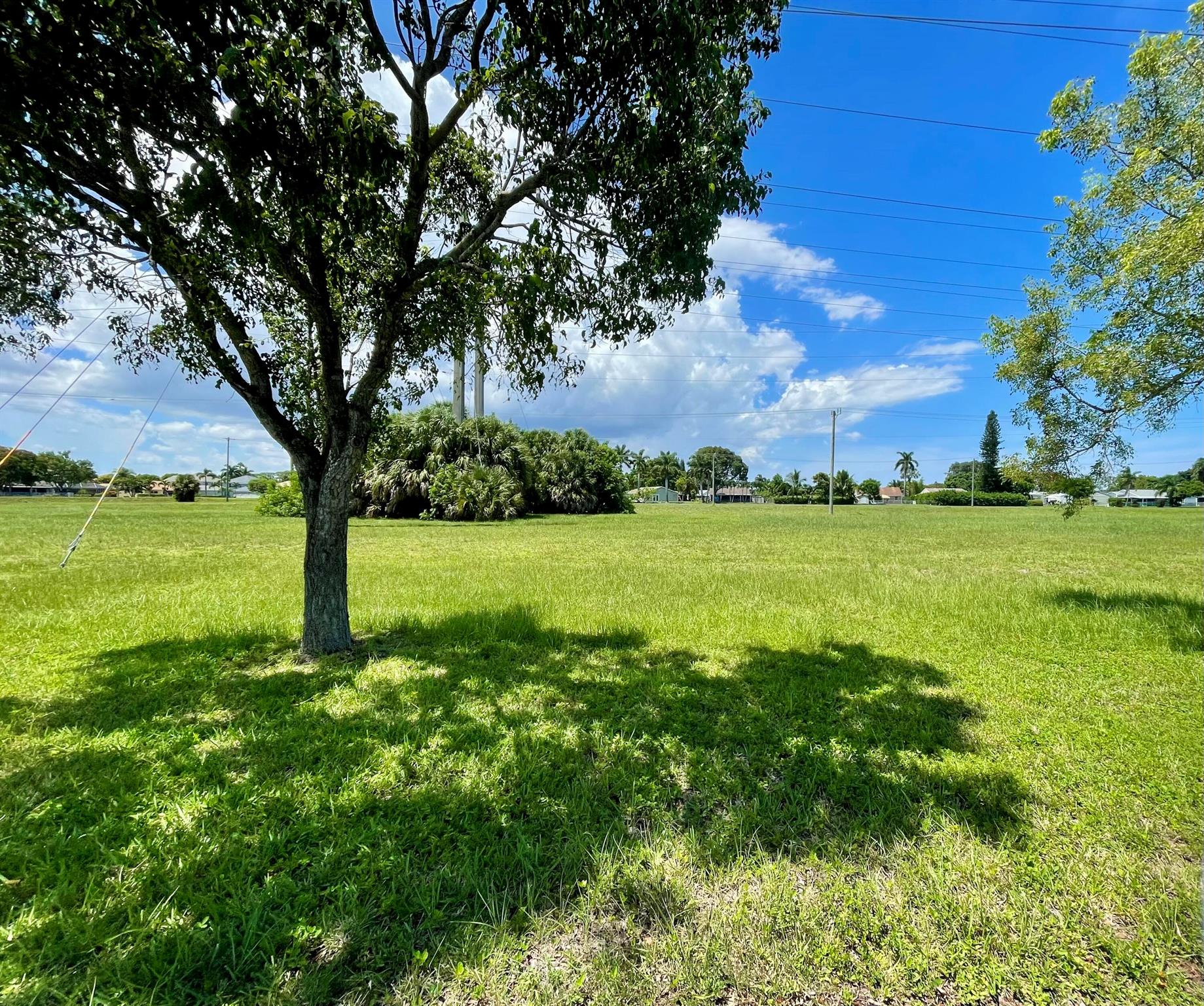 5671 Mirror Lakes Boulevard