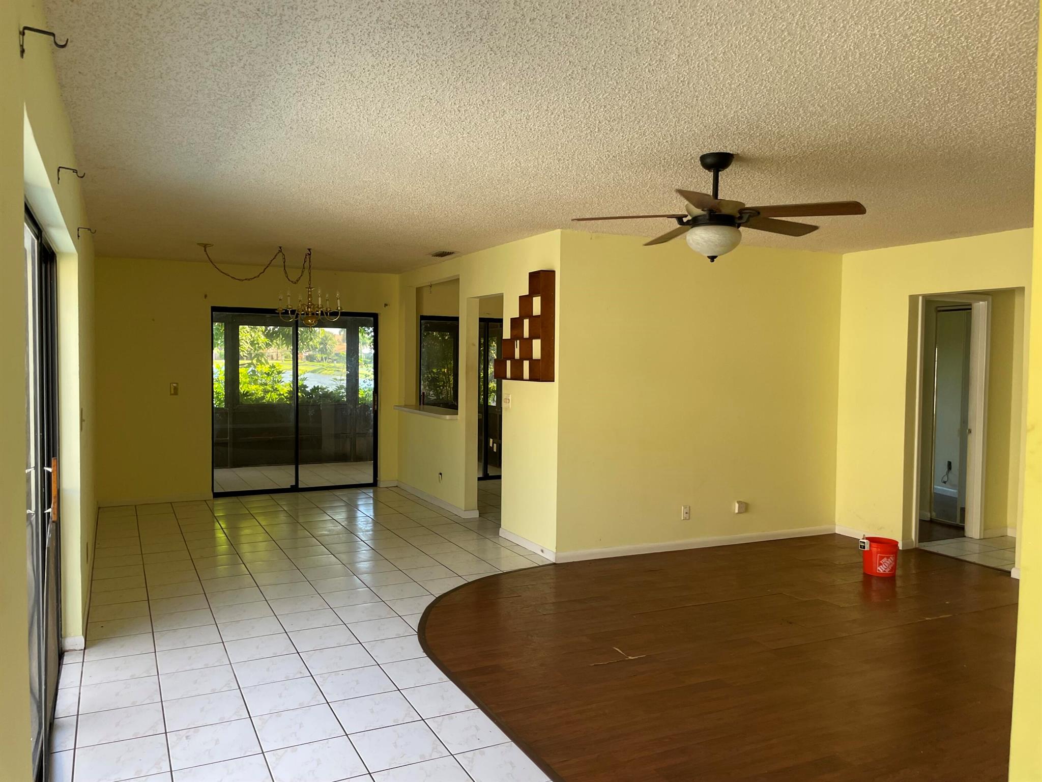 5671 Mirror Lakes Boulevard