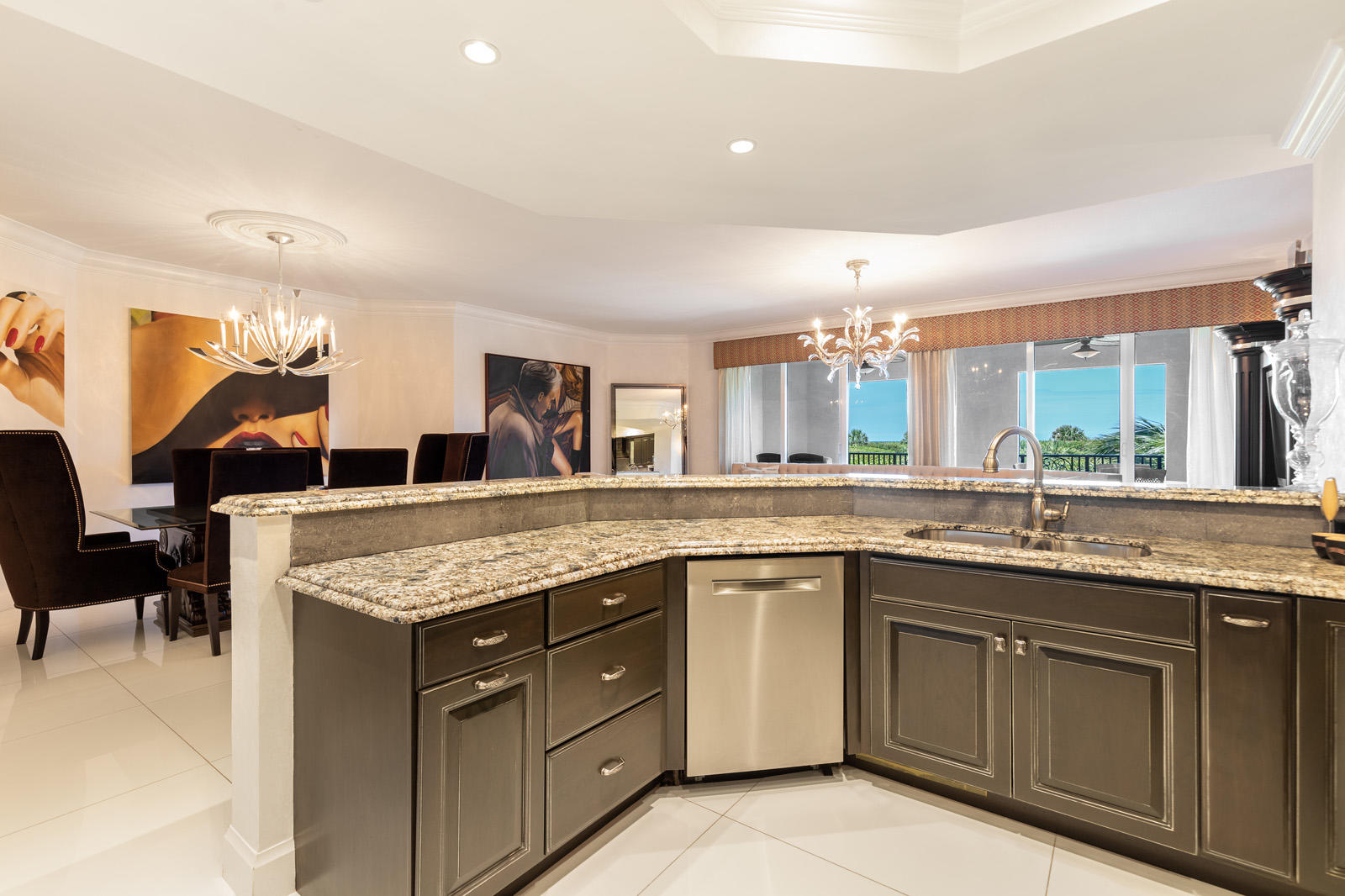 1 N Ocean Boulevard 305