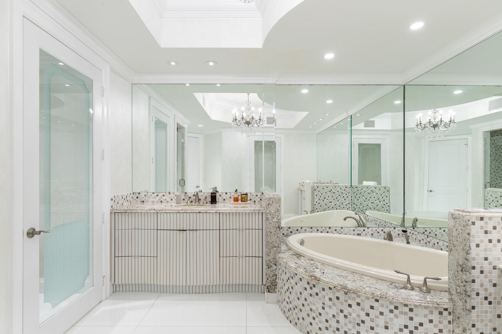 1 N Ocean Boulevard 305