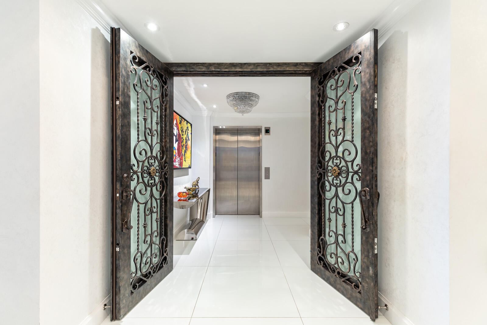 1 N Ocean Boulevard 305