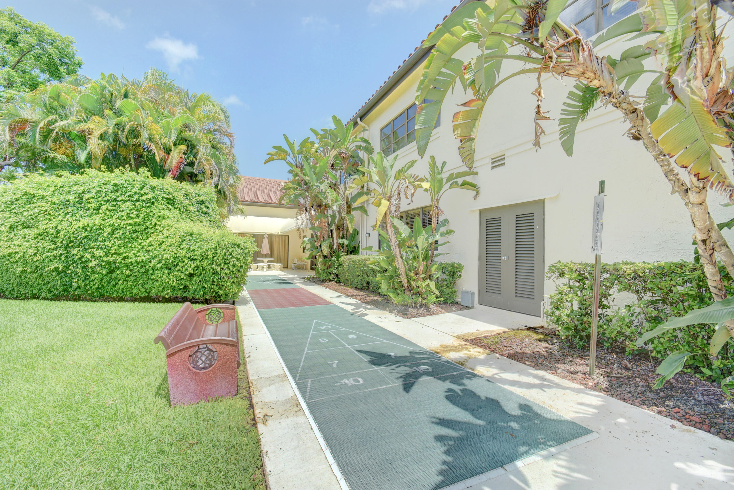 5920 S End Lake Drive 102