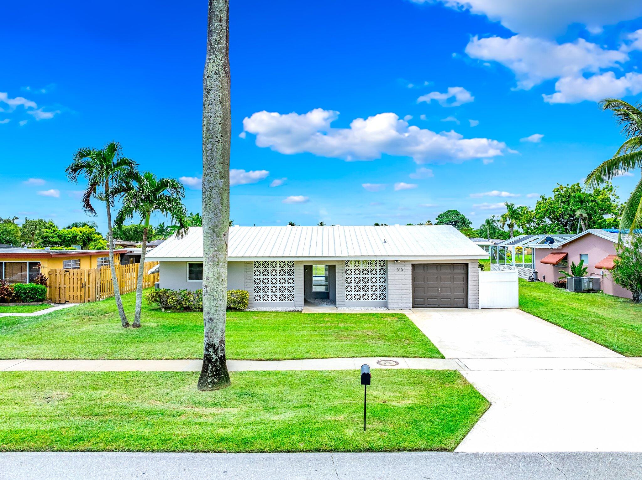 313 Cypress Lane, Palm Springs