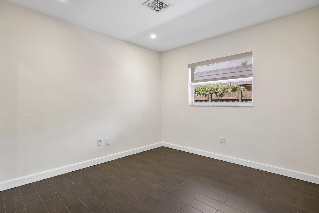 855 Berkeley Street ()