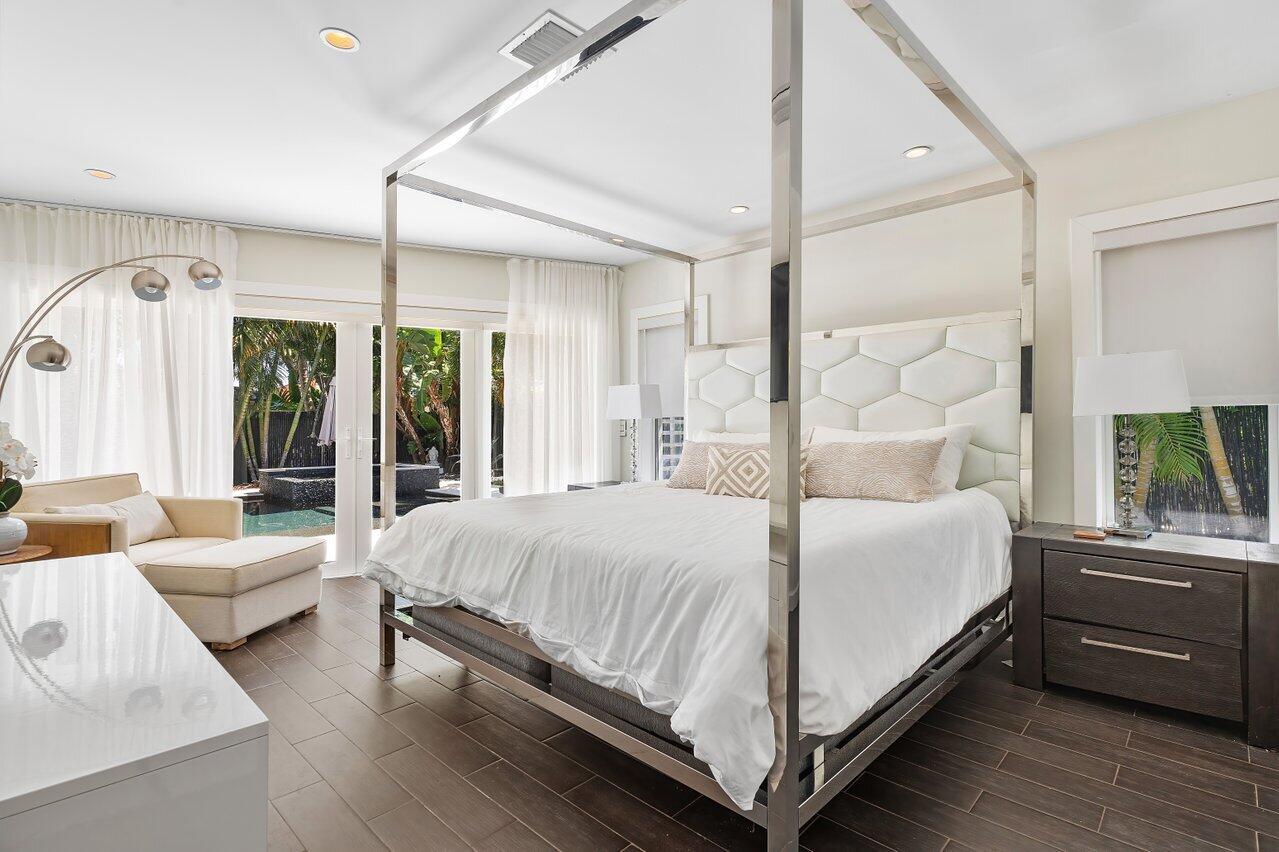855 Berkeley Street ()