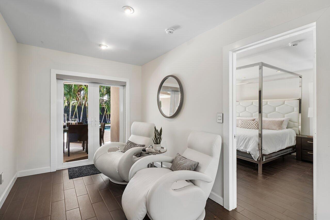 855 Berkeley Street ()