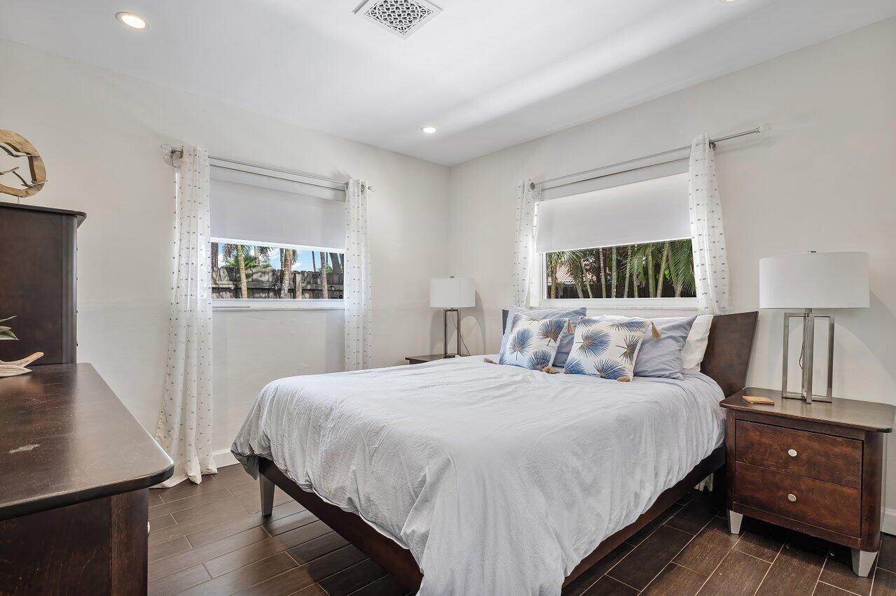 855 Berkeley Street ()