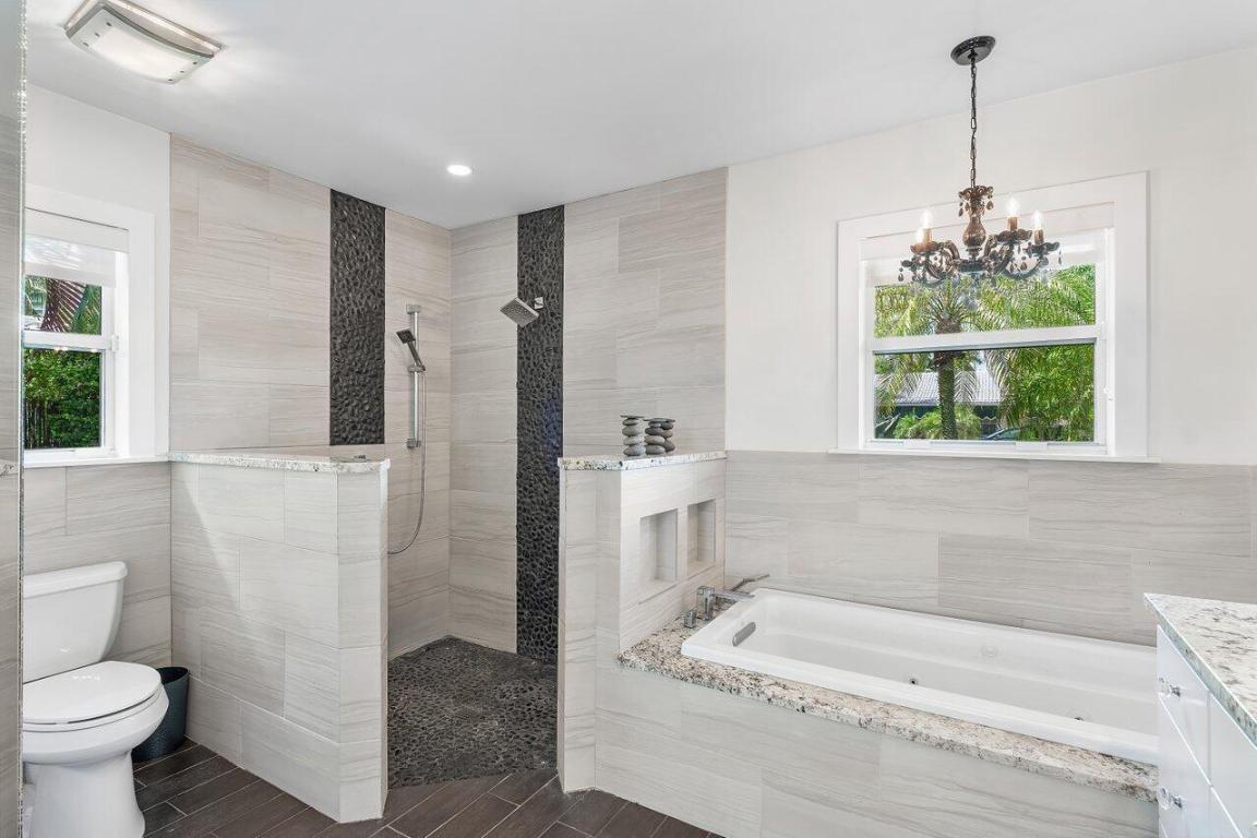 855 Berkeley Street ()