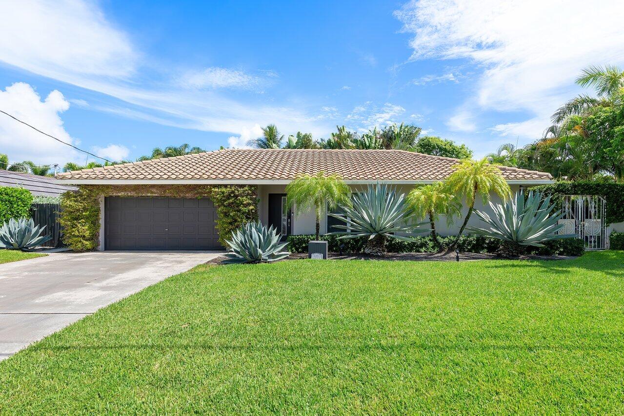 855 Berkeley Street ()